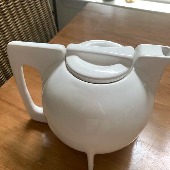 Vintage Modernist Bauhaus pure white Teapot. Immaculate condition. - Picture 7 of 7